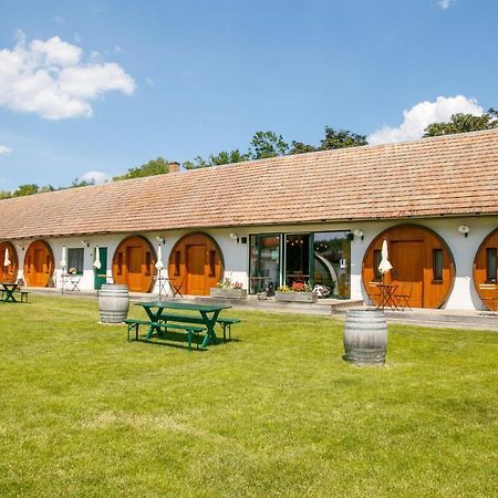 Winzerhof Kuessler - Weinviertel Hotel Stillfried Exterior photo
