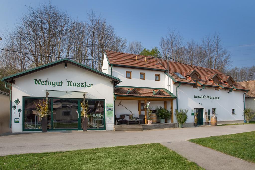 Winzerhof Kuessler - Weinviertel Hotel Stillfried Exterior photo