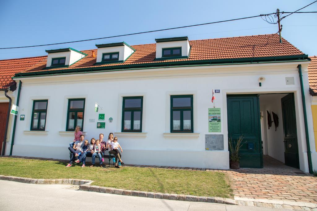 Winzerhof Kuessler - Weinviertel Hotel Stillfried Exterior photo