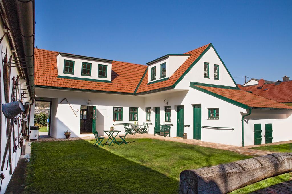 Winzerhof Kuessler - Weinviertel Hotel Stillfried Exterior photo